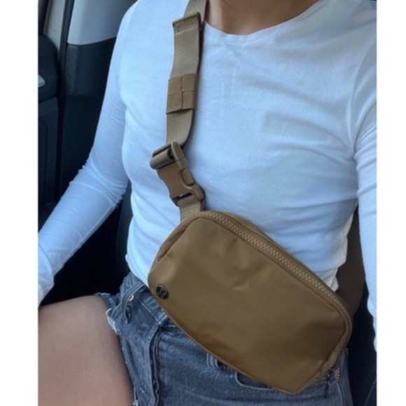 🍁Burnt Camel🍁 Lululemon Everywhere Belt Bag - Picture 8 of 12